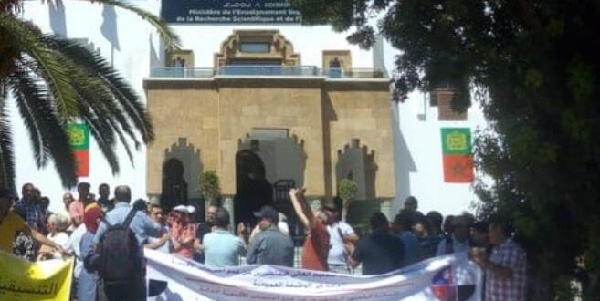 الاساتدة  الباحثون يصعدون من احتجاجاتهم بسبب إقصاء الاقدمية العامة من النظام الأساسي