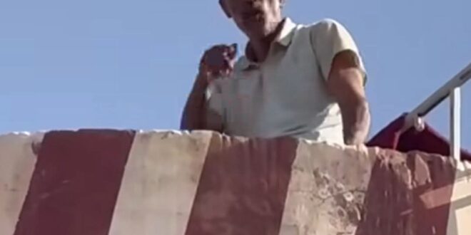 بوعبيد اولاد يوسف  يدخل  يومه السادس  فوق خزان مائي  .