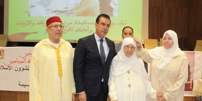 الحسيمة  تختثم مهرجانها القرأني  الاول  بتكريم  لافت  لحظة كتاب الله