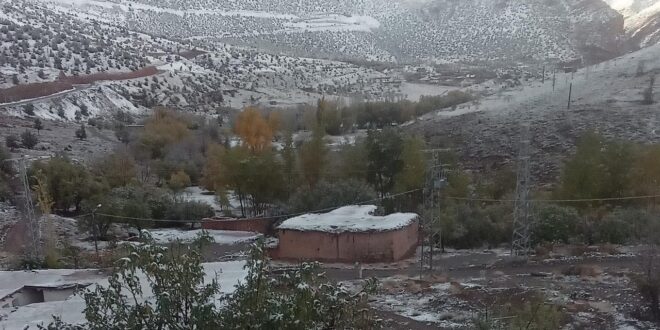 تدخل فوري وحاسم.سطات اقليم  ازيلال تفتح  الطرق  المتضررة من الثلوج وتعيد الحياة المحاور الجبلية